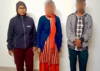 नाराज होकर घर से निकली महिला को पुलिस ने शकुशल परिजनों को किया सुपुर्द