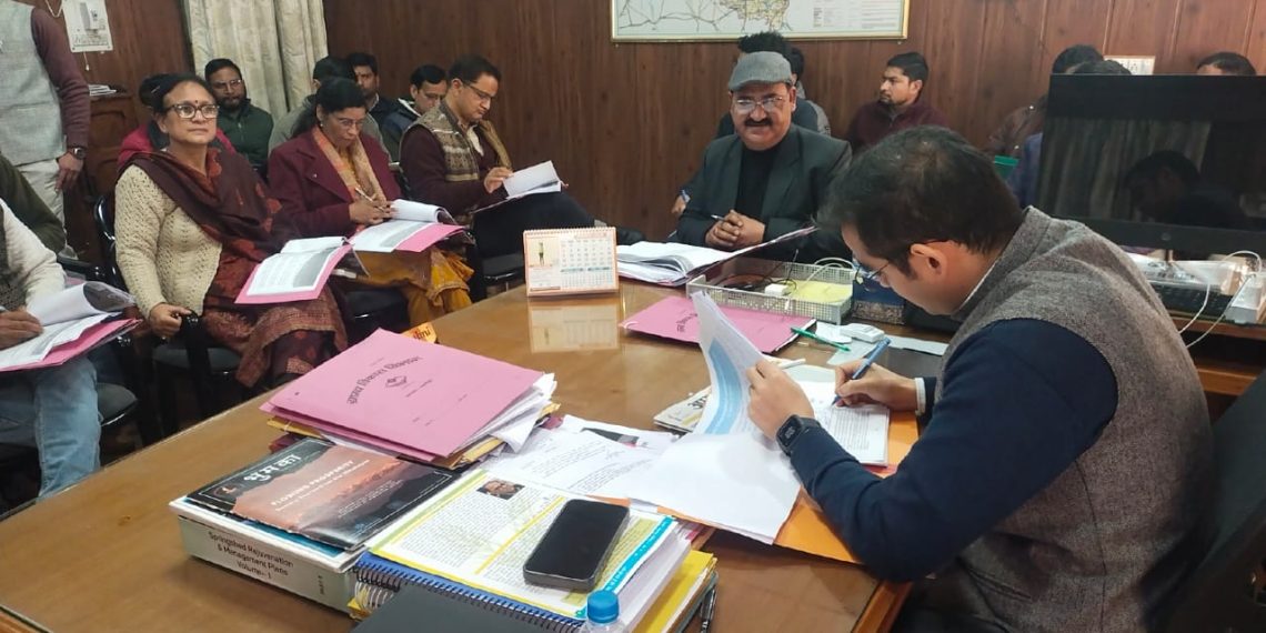 मुख्य विकास अधिकारी दिवेश शाशनी की अध्यक्षता में आज जनपद स्तरीय कौशल विकास समिति की बैठक का आयोजन विकास भवन में किया गया
