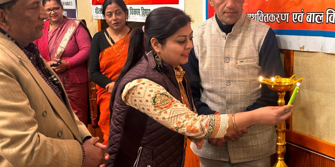 अंतरराष्ट्रीय महिला दिवस के अवसर पर बाल विकास विभाग अल्मोड़ा द्वारा महिला गोष्ठी का आयोजन नगर प्रमुख अजय वर्मा की अध्यक्षता में किया गया