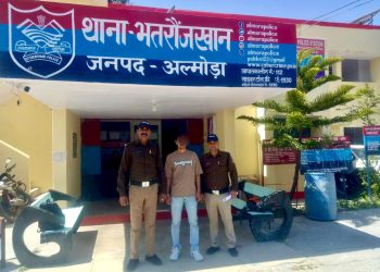 अल्मोड़ा पुलिस ने थाना भतरौजखान में 1 वारंटी को किया गिरफ्तार