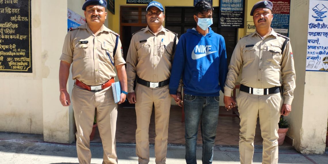 एसएसपी अल्मोड़ा का नशे के विरुद्ध कड़क एक्शन से तस्करों पर ताबड़तोड़ कार्यवाही जारी 738 ग्राम चरस के साथ 01 तस्कर को दबोचा