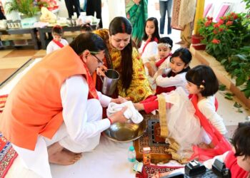 सीएम पुष्कर सिंह धामी ने श्रद्धा और भक्ति से किया कन्या पूजन एवं प्रदेश वासियों को दी शुभकामनाएं