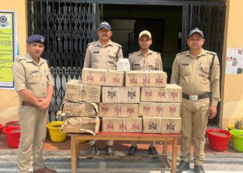 चौखुटिया में कलमठ से 11 पेटी अवैध अंग्रेजी शराब मिली