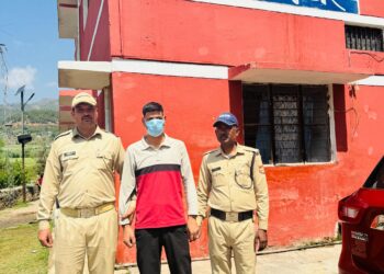 सोशल मीडिया पर महिला की आपत्तिजनक फोटो व वीडियों डालने व ब्लैकमेलिंग कर फिरौती मांगने वाले आरोपी को दूसरे दिन ही पंजाब से धर दबोच लायी सोमेश्वर पुलिस टीम