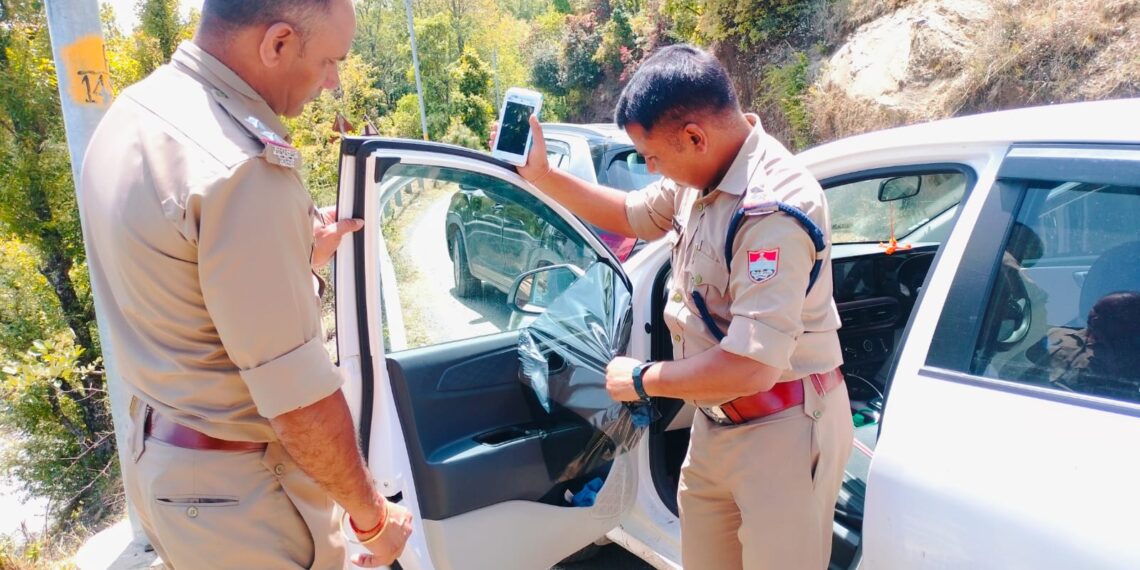 रेट्रो साइलेंसर लगाकर शोर मचा रहे बुलेट चालक पर लमगड़ा पुलिस ने की कार्रवाई, बुलेट सीज