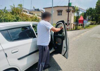 कार के शीशों में काली फिल्म लगाने वाले चालक पर कार्यवाही