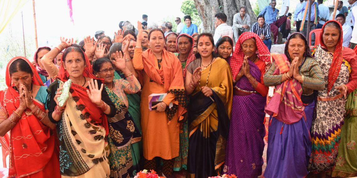 कैबिनेट मंत्री रेखा आर्या ने विधायक निधि से विकास कार्यों के लिए दिए 25 लाख रुपये