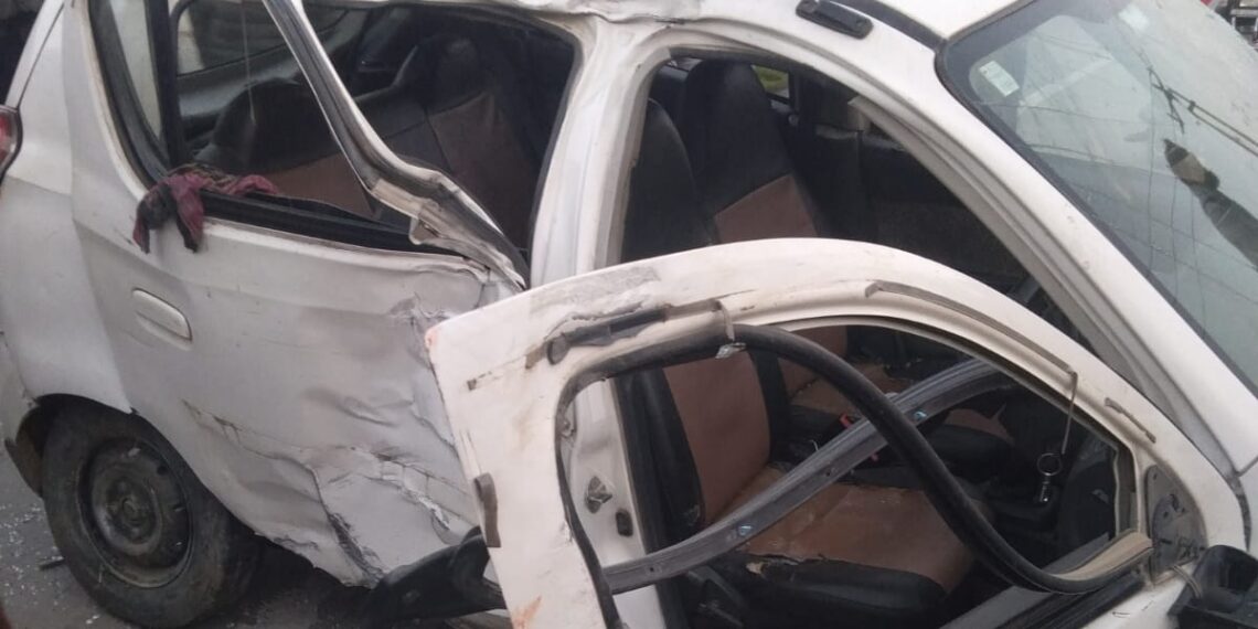 पिथौरागढ़ में दर्दनाक हादसा: कार 100 फीट गहरी खाई में गिरी, एक की मौत, दो घायल