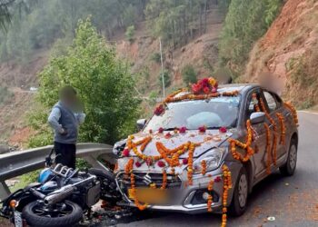 शराब के नशे में स्विफ्ट डिजायर कार चालक ने मोटर साइकिल को मारी टक्कर,बाइक सवार 02 व्यक्ति घायल