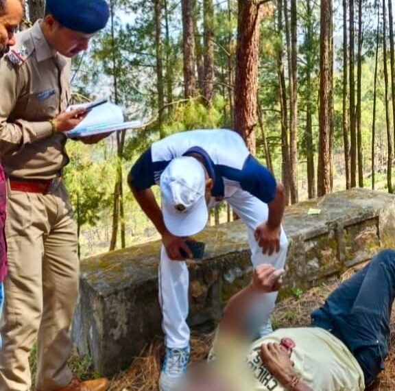 सड़क किनारे लाश मिलने से मचा हड़कंप