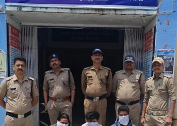 गांजा तस्करों पर अल्मोड़ा पुलिस का ताबड़तोड़ एक्शन थाना देघाट और भतरौजखान में 06 तस्कर दबोचे गये