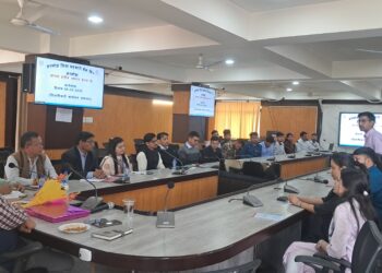 जिलाधिकारी ने जिला सहकारी बैंक अल्मोड़ा के नवनियुक्त कर्मचारियों के साथ की बैठक 