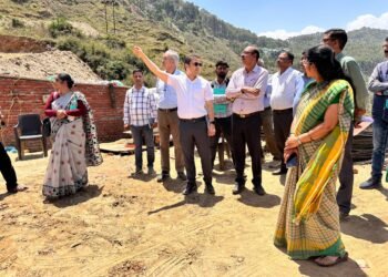 जिलाधिकारी आलोक कुमार पांडेय ने किया निर्माणाधीन वृद्धाश्रम का निरीक्षण, दिए आवश्यक निर्देश