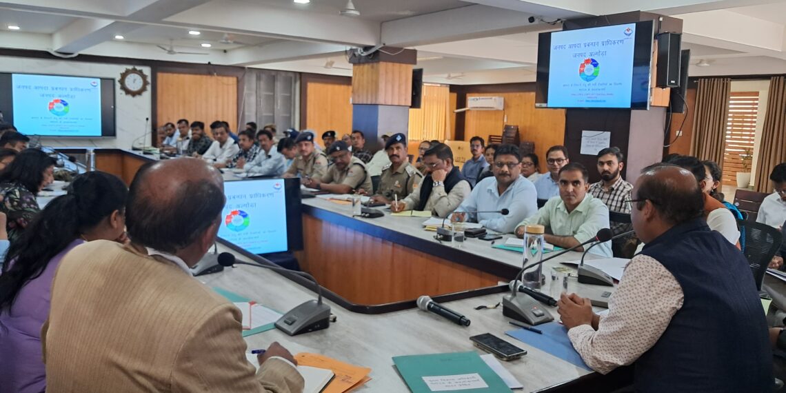 अल्मोड़ा में आपदा प्रबंधन को लेकर समीक्षा बैठक, जिलाधिकारी ने दिए आवश्यक निर्देश