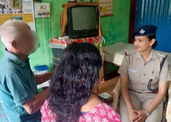 अल्मोड़ा पुलिस ने बुजुर्गों का जाना हाल, घर-घर जाकर दी मदद और सुरक्षा का भरोसा