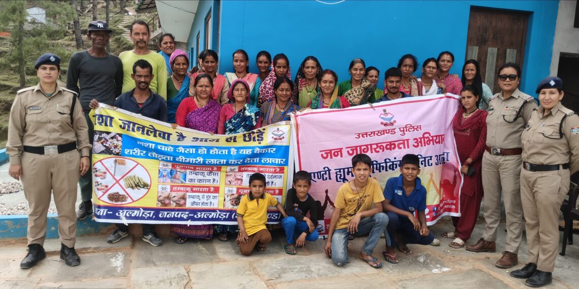 महिला थाना पुलिस टीम ने ग्रामीण क्षेत्र में लगाई चौपाल