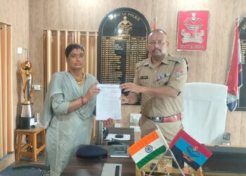 📰 बद्रेश्वर वार्ड में बढ़ती असामाजिक गतिविधियों पर पार्षद जानकी पांडे ने SSP को सौंपा ज्ञापन