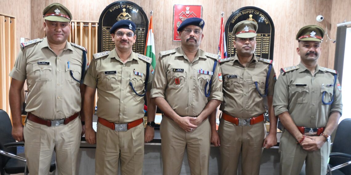 अल्मोड़ा पुलिस को नई ताक़त – तीन जांबाज़ अफसर बने इंस्पेक्टर, एसएसपी ने खुद पहनाए स्टार