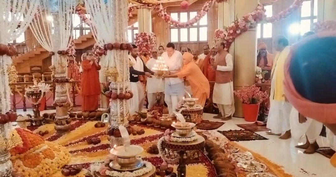 डोल आश्रम में पीठ स्थापना महोत्सव: मुख्यमंत्री पुष्कर सिंह धामी ने 1100 कन्याओं का पूजन कर की प्रदेश की सुख-समृद्धि की कामना