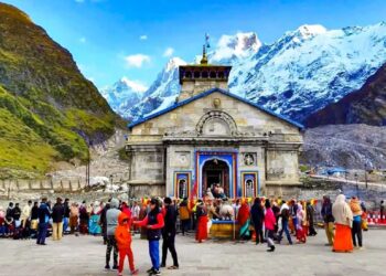 शिव मौन हैं, योगी हैं, तांडव के भी अधिपति हैं परंतु भीतर से पूरी तरह शांत।