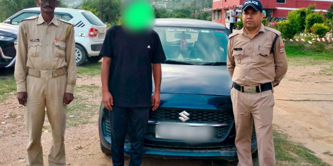 नशे में धुत चालक ने मचाया उत्पात, सोमेश्वर पुलिस ने मौके पर दबोचा, कार सीज