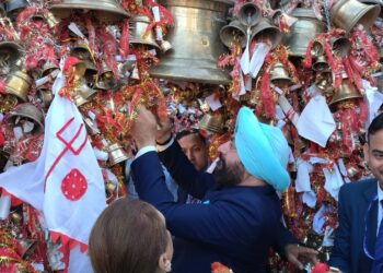 राज्यपाल गुरमीत सिंह ने किया चितई गोलू देवता के दरबार में शीश नवाया, की मानव कल्याण की प्रार्थना