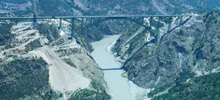 चिनाब ब्रिज: विश्व का सबसे ऊँचा रेलवे आर्च पुल बना भारत की इंजीनियरिंग प्रतिभा का प्रतीक, प्रधानमंत्री मोदी ने किया उद्घाटन