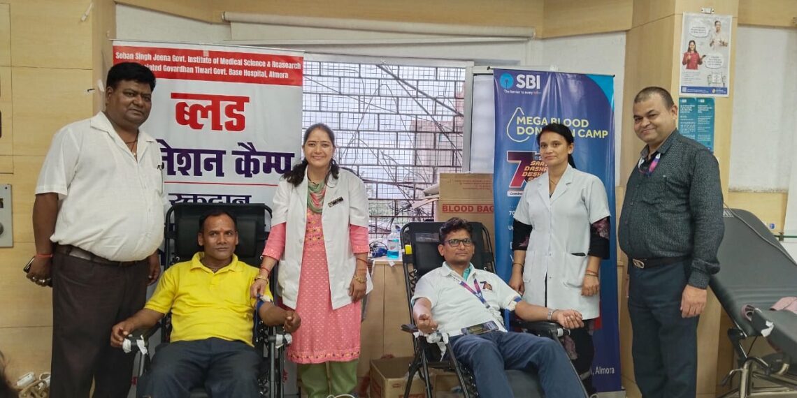 57 यूनिट रक्त एकत्र, सामाजिक सरोकारों में अग्रणी भूमिका निभा रहा भारतीय स्टेट बैंक