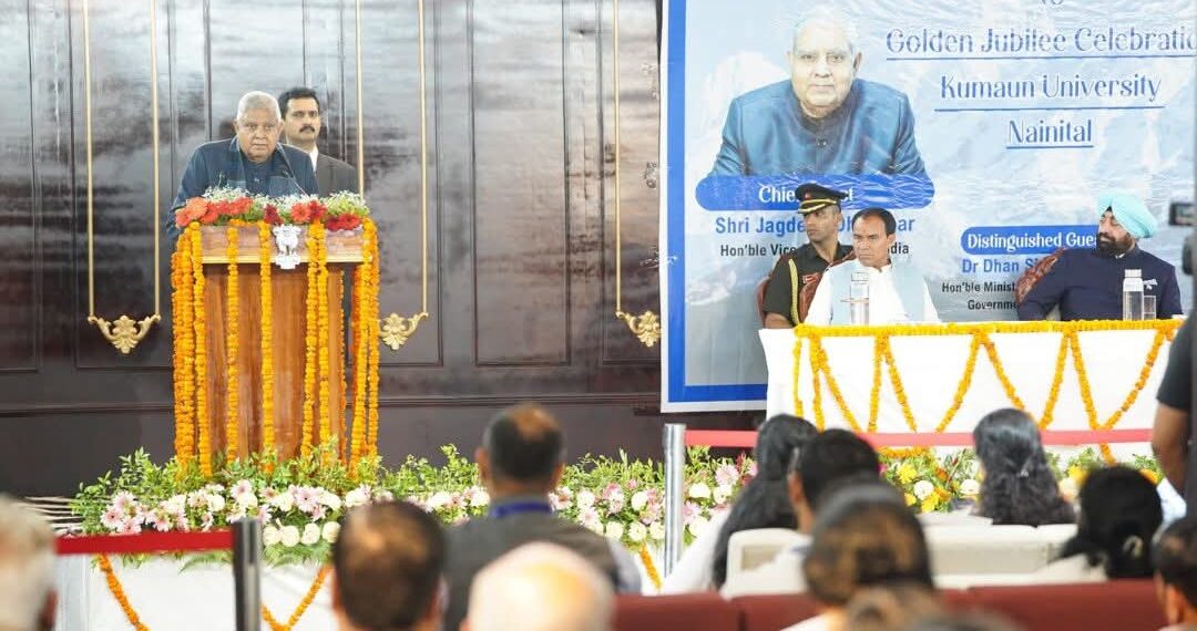 हल्द्वानी: कुमाऊं विश्वविद्यालय के स्वर्ण जयंती समारोह में शामिल हुए उपराष्ट्रपति जगदीप धनखड़, कार्यक्रम के दौरान अचानक बिगड़ी तबीयत