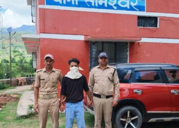 स्पोर्ट्स बाइक से स्मैक तस्करी कर रहा युवक को एसओजी और सोमेश्वर पुलिस ने रंगे हाथ पकड़ा