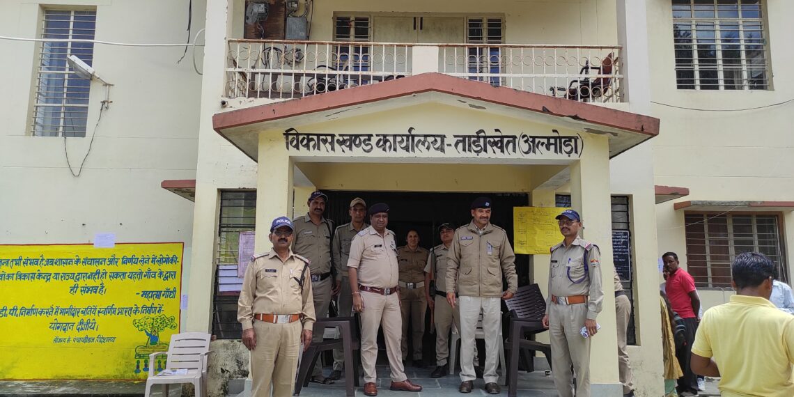 त्रिस्तरीय पंचायत चुनाव की तैयारी तेज़, अल्मोड़ा पुलिस ने कसी कमर – पोलिंग बूथों से लेकर स्ट्रॉन्ग रूम तक सुरक्षा व्यवस्था का गहन निरीक्षण