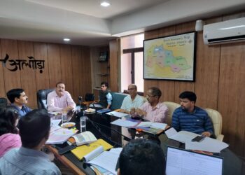 अल्मोड़ा: मुख्यमंत्री घोषणाओं की प्रगति पर जिलाधिकारी ने ली समीक्षा बैठक, विभागों को दिए गुणवत्ता और समयबद्धता के सख्त निर्देश