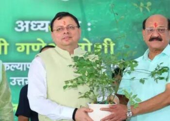 मुख्यमंत्री धामी ने रोपा रुद्राक्ष का पौधा, प्रदेशभर में 5 लाख पौधों के रोपण का लक्ष्य