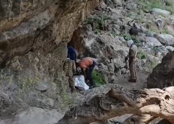 ऋषिकेश में खाई से मिला अज्ञात व्यक्ति का शव, SDRF ने किया रेस्क्यू