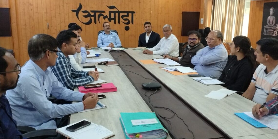 जिलाधिकारी की अध्यक्षता में गंगा सुरक्षा समिति की बैठक संपन्न, जल संरक्षण और स्वच्छता पर हुआ मंथन