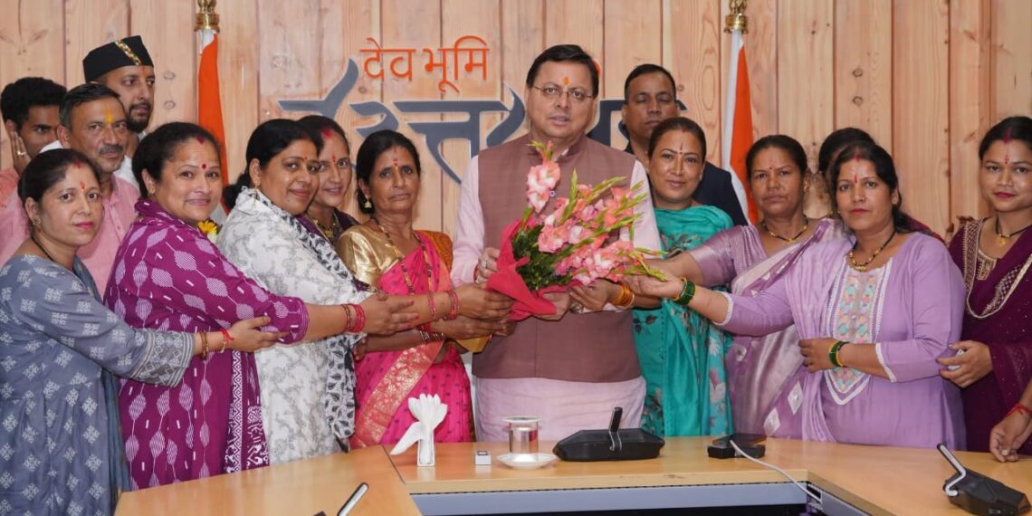 अल्मोड़ा: त्रिस्तरीय पंचायत चुनाव में विजयी जिला पंचायत सदस्यों ने मंत्री रेखा आर्या को दिया समर्थन