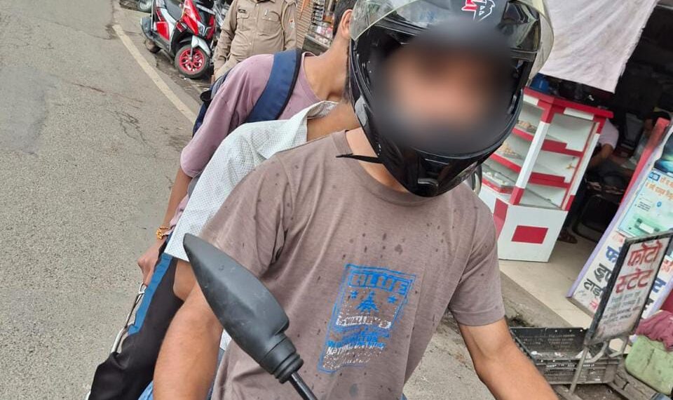 नाबालिग को स्कूटी देना वाहन स्वामी को पड़ा महंगा  स्कूटी सीज, ₹28,500 का कटा चालान