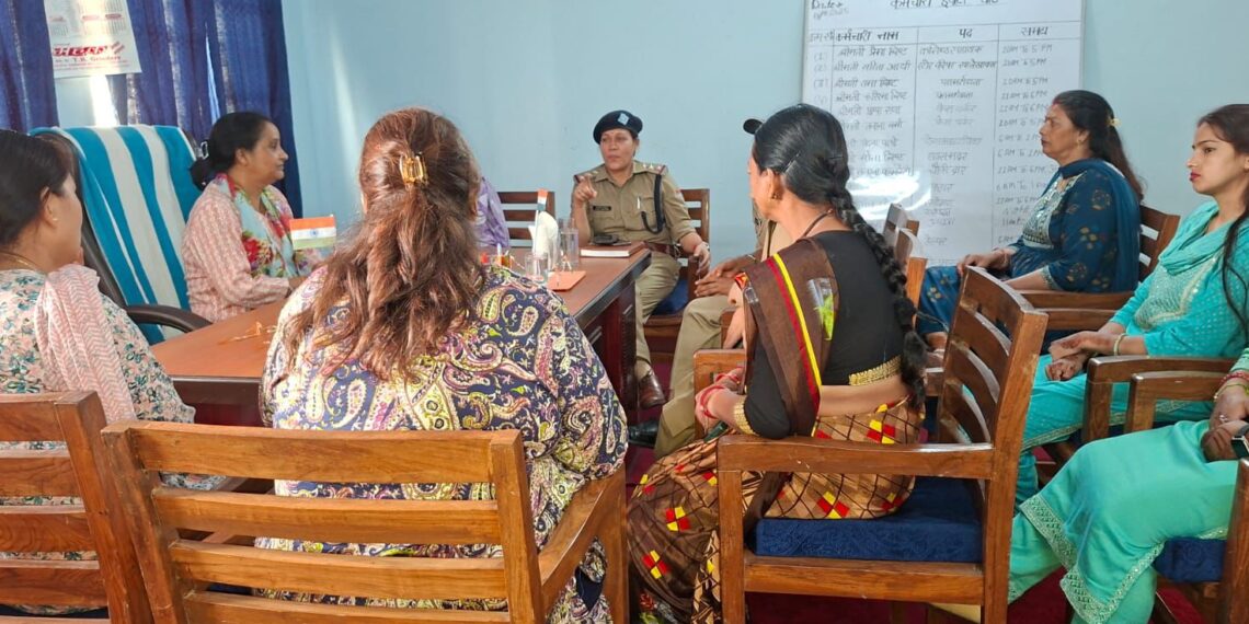 महिला थानाध्यक्ष ने बाल गृह किशोरी में बैठक कर महिला सुरक्षा पर किया जागरूक