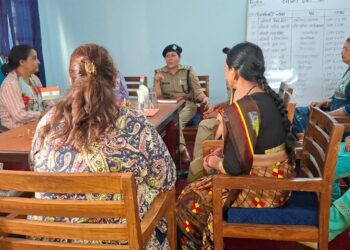 महिला थानाध्यक्ष ने बाल गृह किशोरी में बैठक कर महिला सुरक्षा पर किया जागरूक