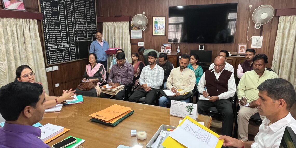 अल्मोड़ा में राष्ट्रीय सामाजिक सहायता कार्यक्रम एवं सतर्कता समिति की बैठक आयोजित