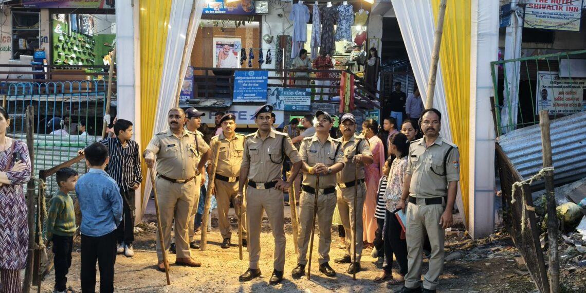 अल्मोड़ा पुलिस का अभियान — नशेड़ियों और असामाजिक तत्वों पर कसा शिकंजा