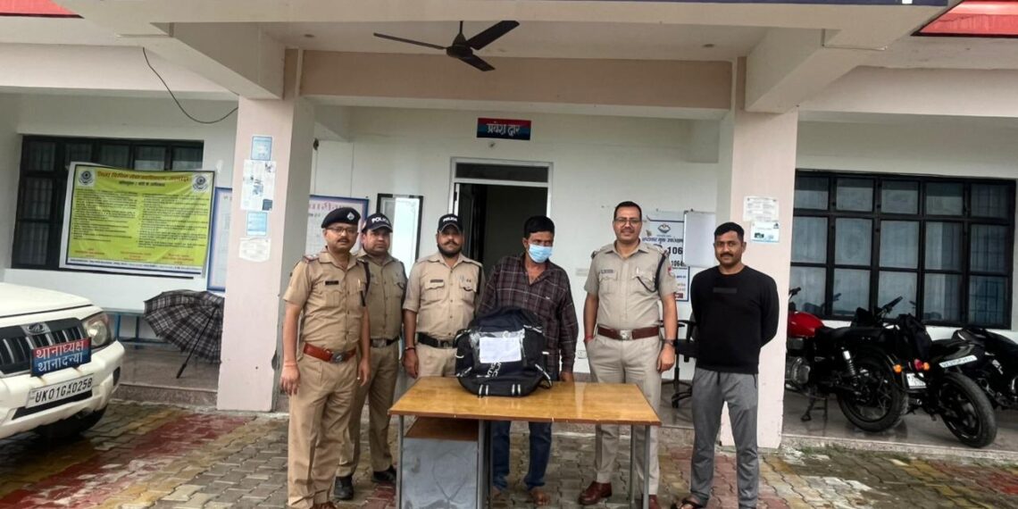 अल्मोड़ा: SSP के कड़े एक्शन से नशा तस्करों पर शिकंजा, दन्या पुलिस ने पकड़ा चरस तस्कर