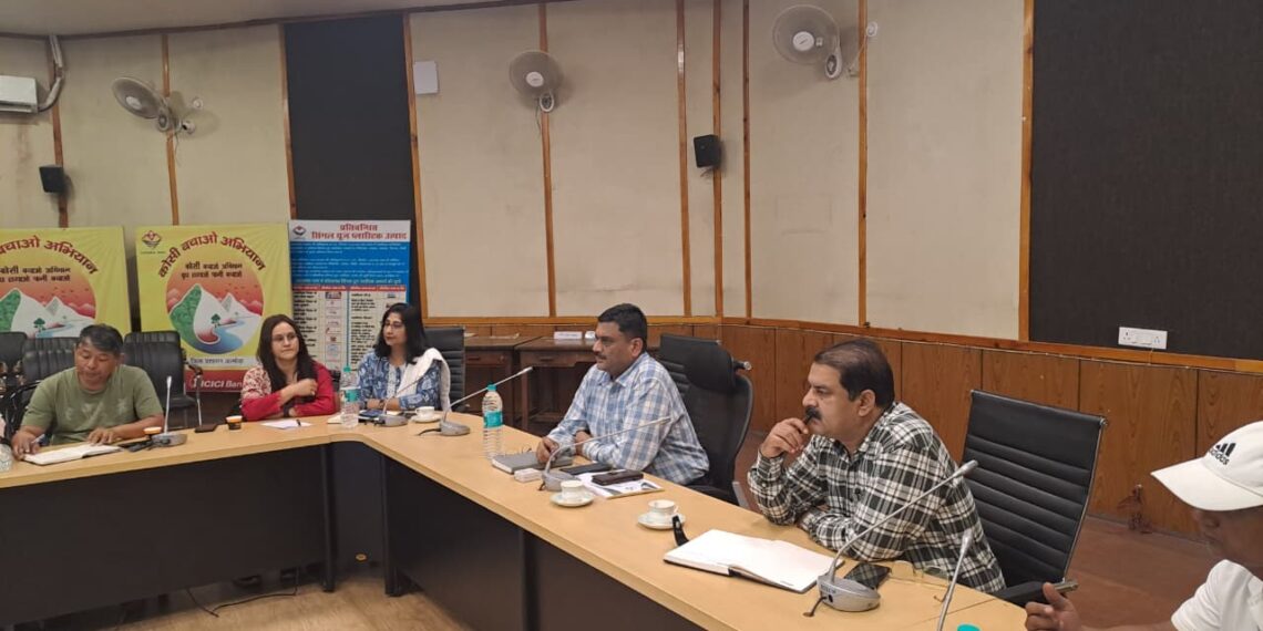 अल्मोड़ा: पशुपालन योजनाओं को गति देने के निर्देश, 11 सितम्बर से खुरपका-मुँहपका नियंत्रण अभियान