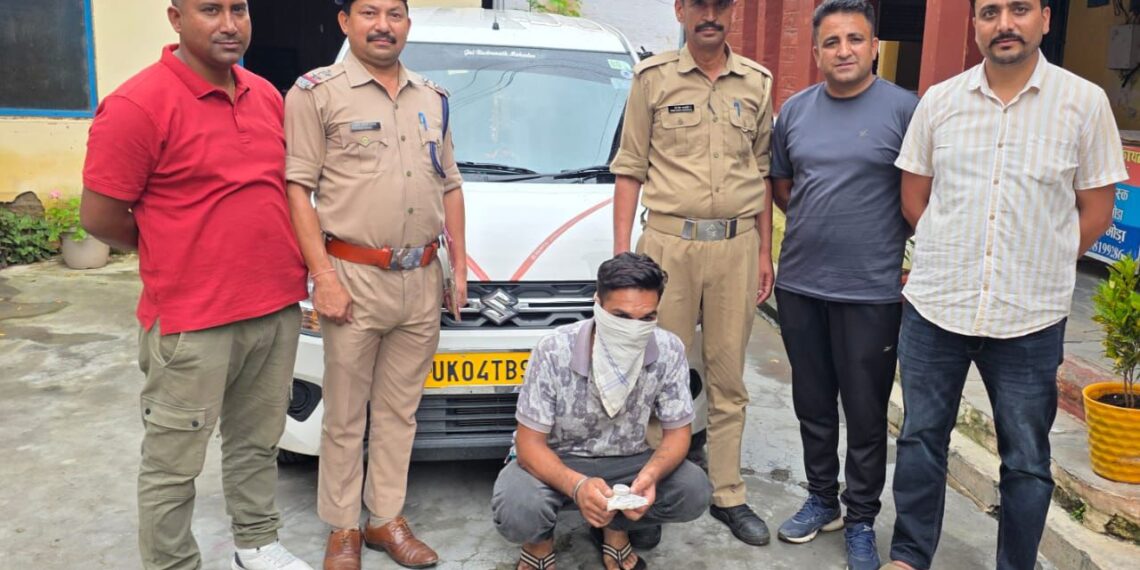 एसओजी/एएनटीएफ व कोतवाली अल्मोड़ा टीम ने 11.26 ग्राम स्मैक (हेरोइन) के साथ एक तस्कर दबोचा