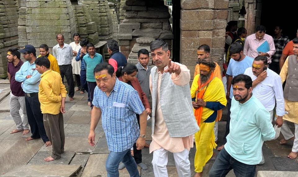पर्यटन सचिव धीराज सिंह गर्ब्याल ने किया जागेश्वर धाम का स्थलीय निरीक्षण
