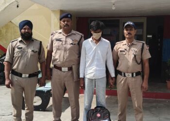 भतरौजखान पुलिस की बड़ी कार्रवाई     4.085 किलो गांजा के साथ बाइक सवार युवक गिरफ्तार, कीमत 1.02 लाख रुपये