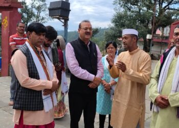 वृद्ध जागेश्वर पहुंचे जिलाधिकारी, यज्ञशाला का किया शुभारंभ