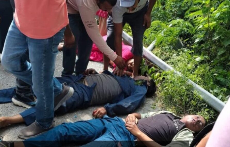 टिहरी में बड़ा हादसा: चंबा के पास बस पलटी, 2 की मौत – 13 यात्री घायल