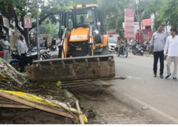 हल्द्वानी में PWD की लापरवाही उजागर, जिलाधिकारी ने दिए वेतन कटौती के आदेश