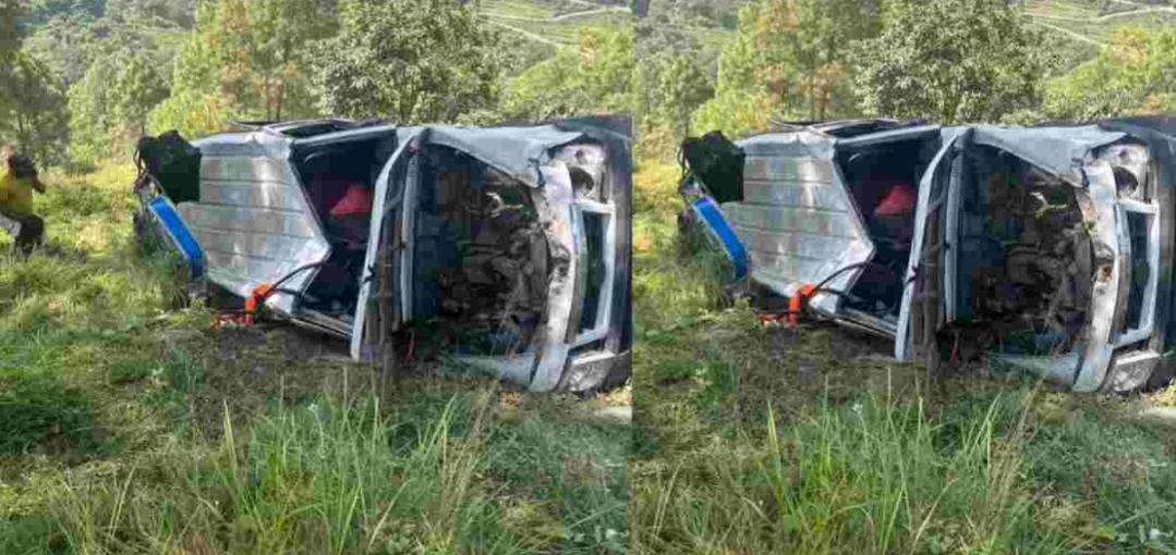 चंपावत में बड़ा हादसा: लफड़ा के पास खाई में गिरी बोलेरो, 11 सवारियों में 4 गंभीर घायल